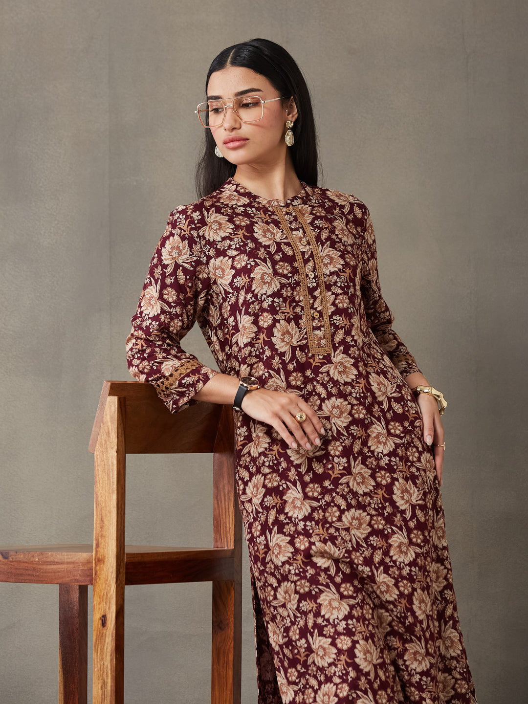 VASVI Women Rayon Floral Printed Straight Kurta, Maroon