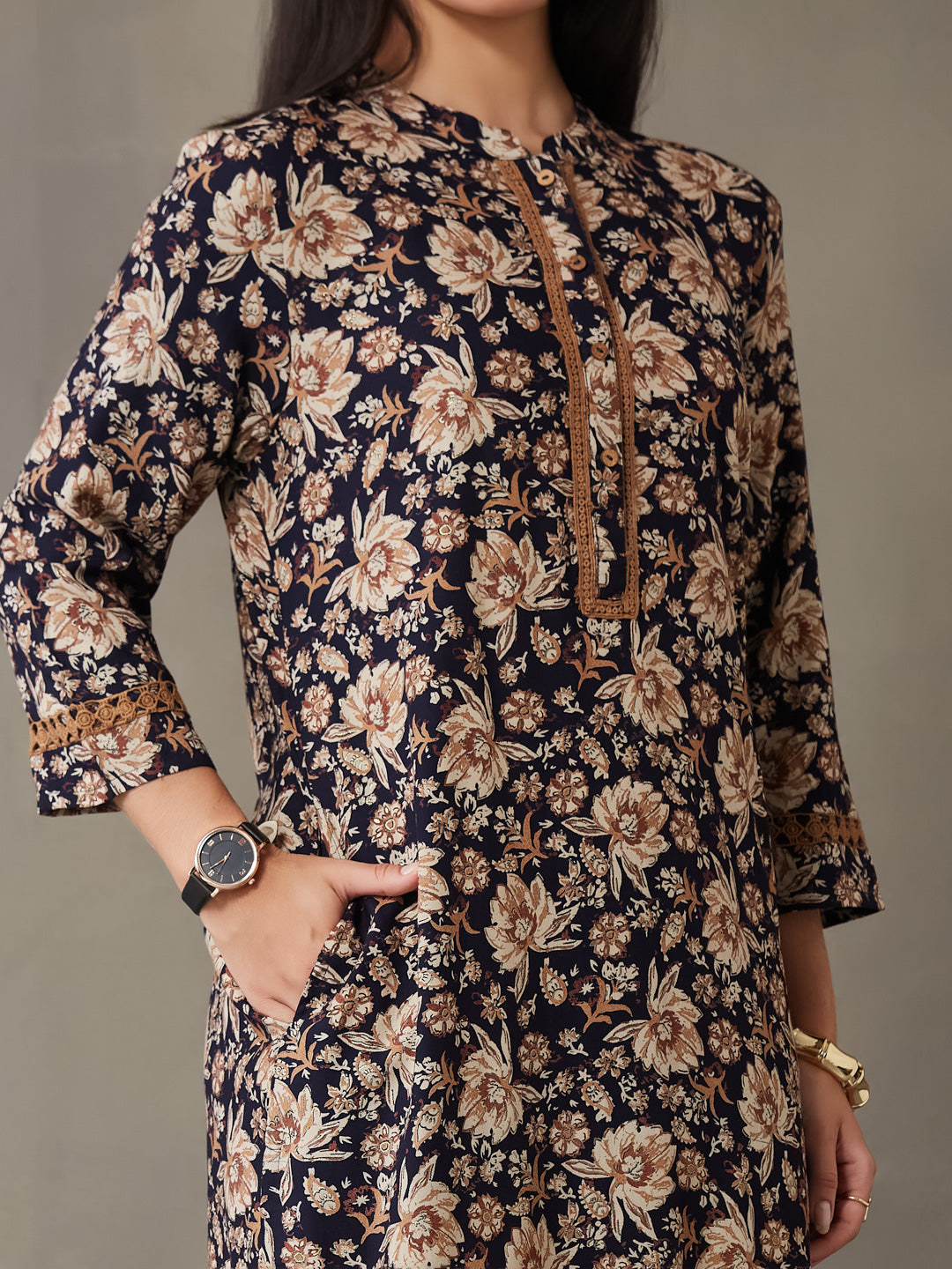 VASVI Women Rayon Floral Printed Straight Kurta, Blue