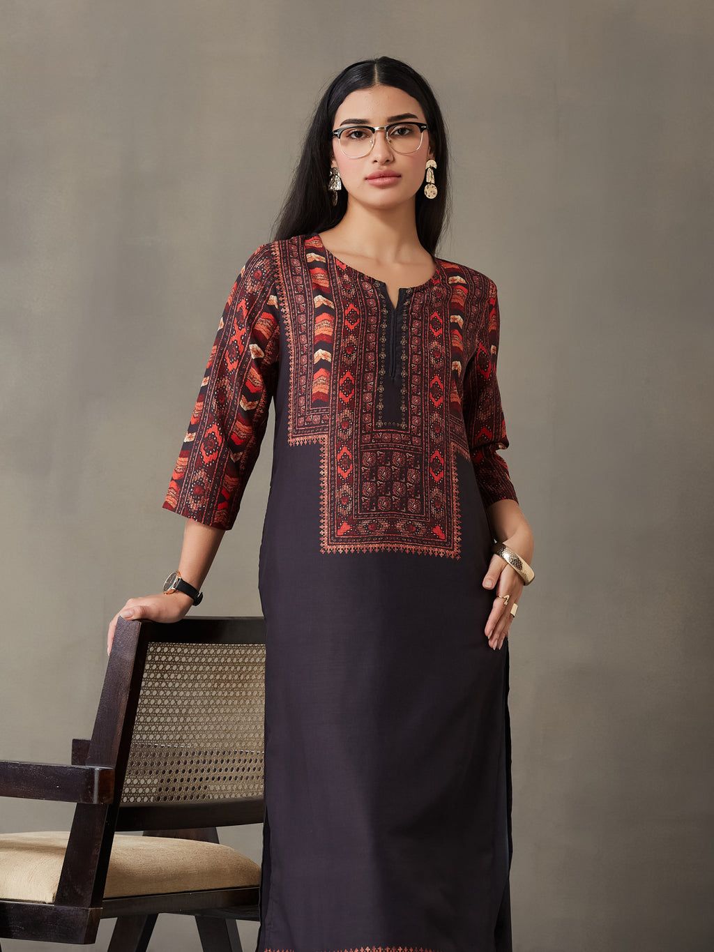 VASVI Women Poly Satin Digital Printed Straight Kurta with Pant Set, Black