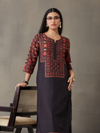VASVI Women Poly Satin Digital Printed Straight Kurta with Pant Set, Black