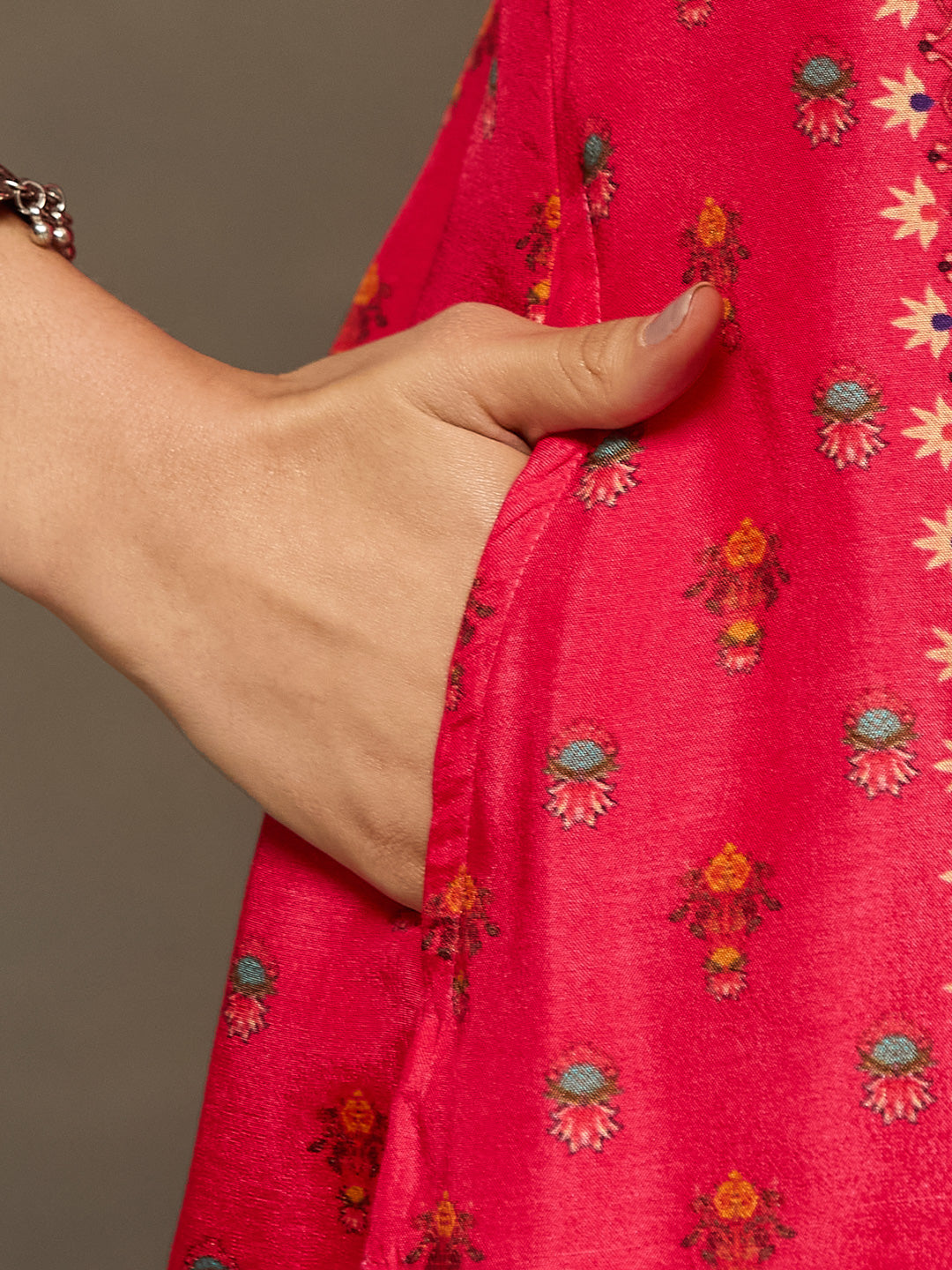 VASVI Viscose Adda Work Printed Kurta Pant with Dupatta, Red