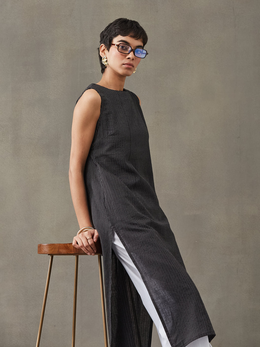 VASVI Women Cotton Solid Thread Work Straight Kurta, Black