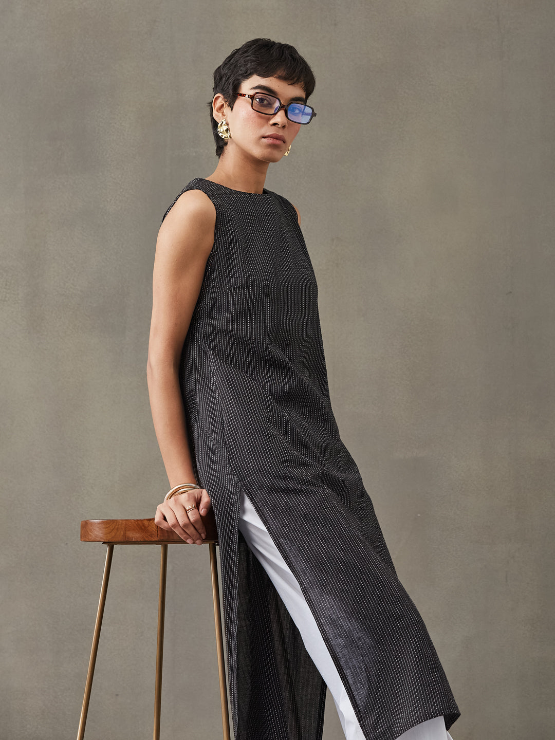 VASVI Women Cotton Solid Thread Work Straight Kurta, Black