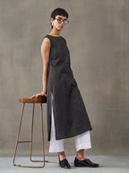 VASVI Women Cotton Solid Thread Work Straight Kurta, Black