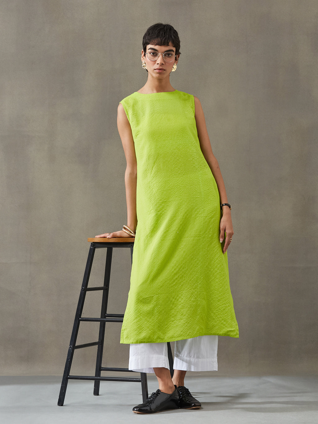 VASVI Women Cotton Solid Thread Work Straight Kurta, Lime Green