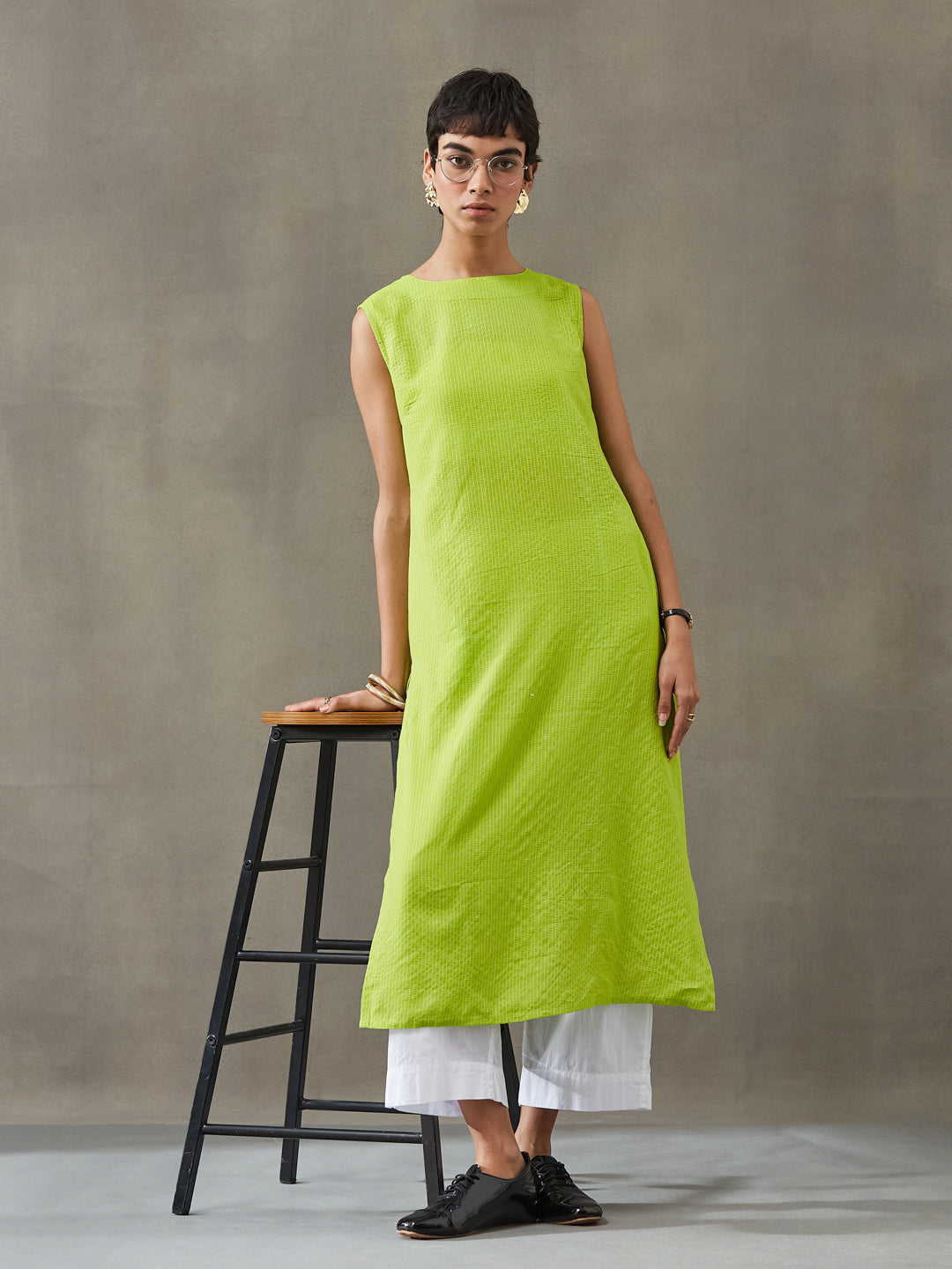 VASVI Women Cotton Solid Thread Work Straight Kurta, Lime Green