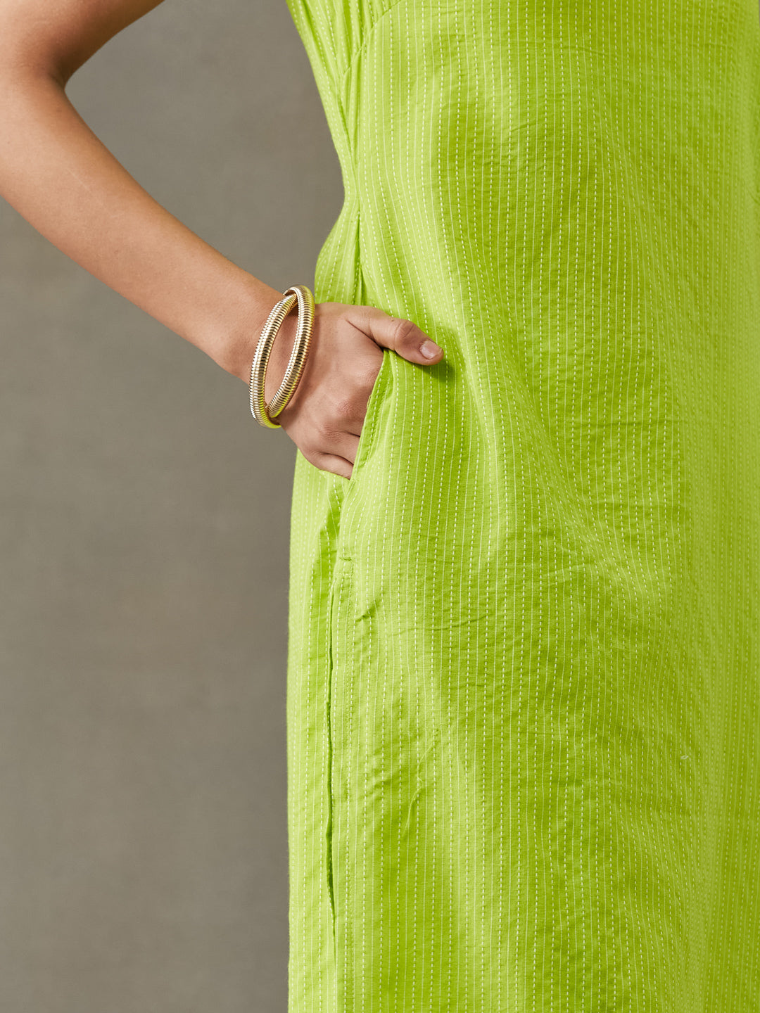 VASVI Women Cotton Solid Thread Work Straight Kurta, Lime Green