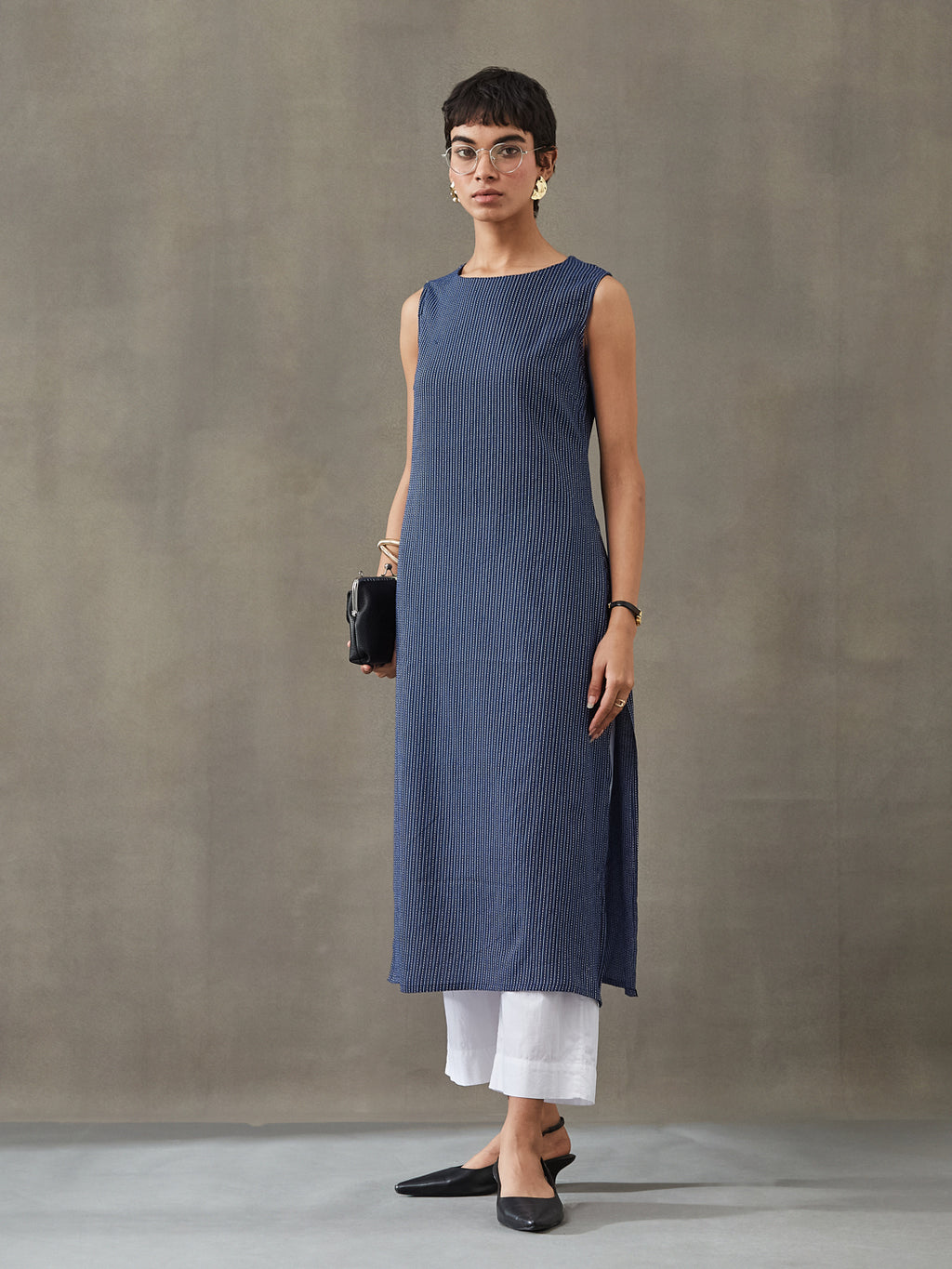 VASVI Women Cotton Solid Thread Work Straight Kurta, Navy Blue