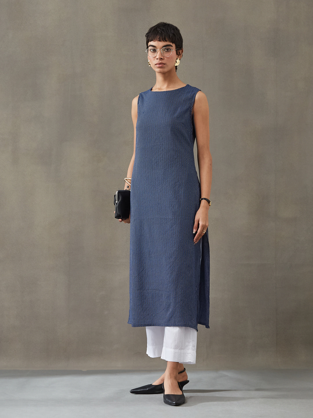 VASVI Women Cotton Solid Thread Work Straight Kurta, Navy Blue