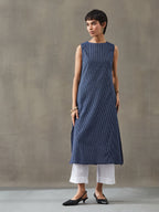 VASVI Women Cotton Solid Thread Work Straight Kurta, Navy Blue