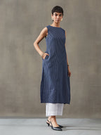 VASVI Women Cotton Solid Thread Work Straight Kurta, Navy Blue