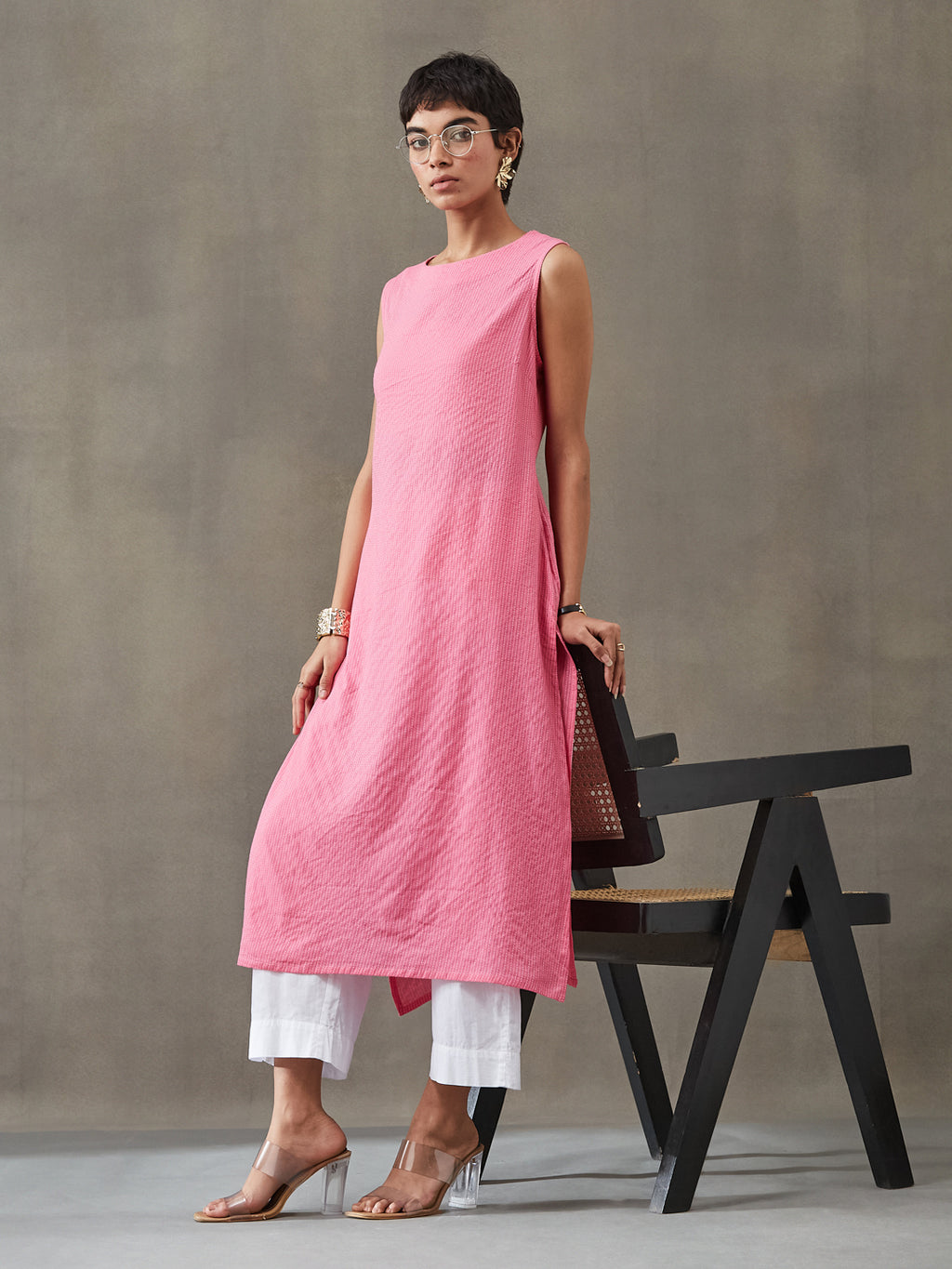 VASVI Women Cotton Solid Thread Work Straight Kurta, Pink