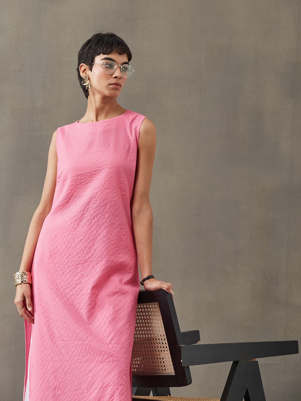 VASVI Women Cotton Solid Thread Work Straight Kurta, Pink