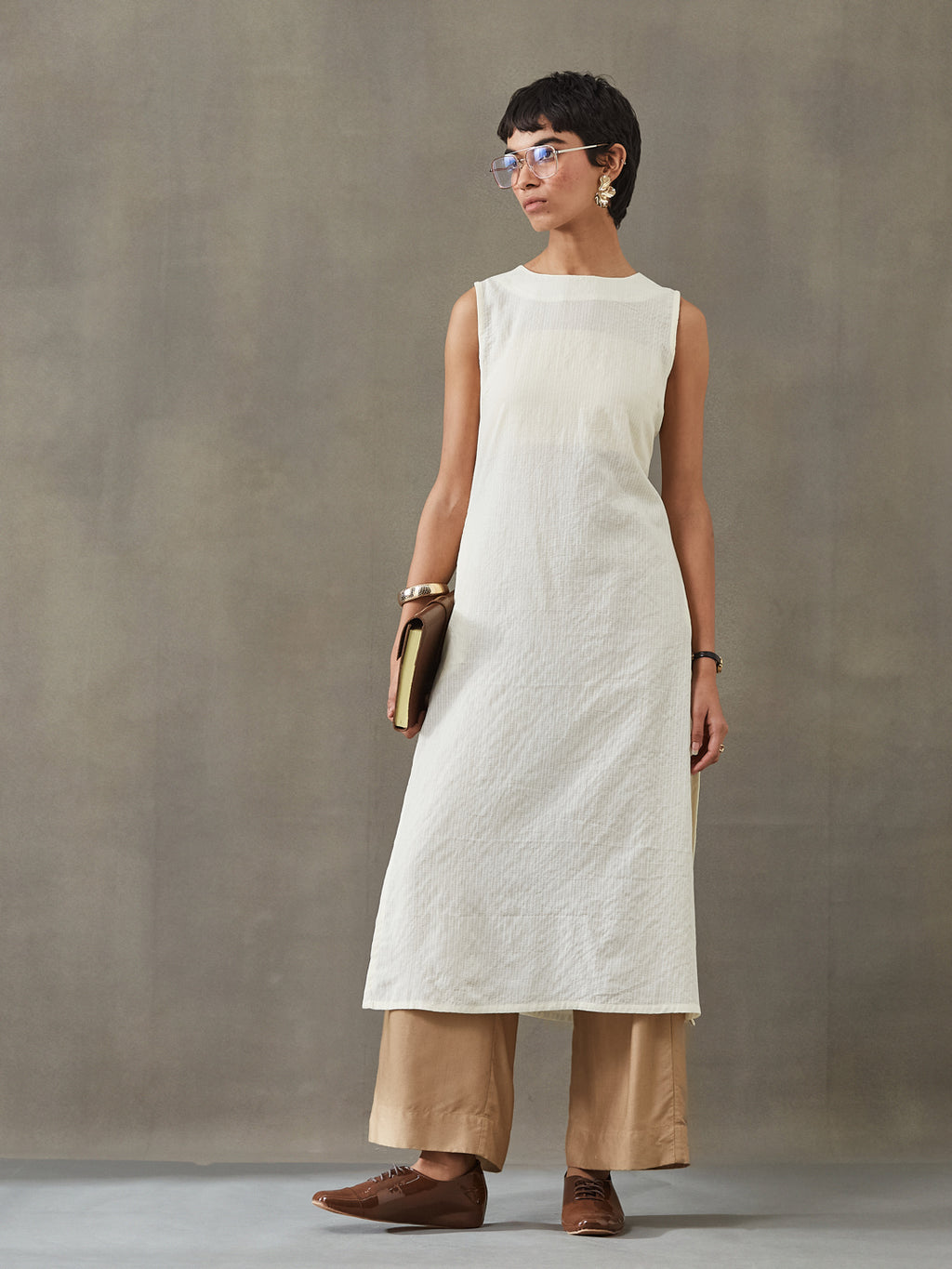 VASVI Women Cotton Solid Thread Work Straight Kurta, White