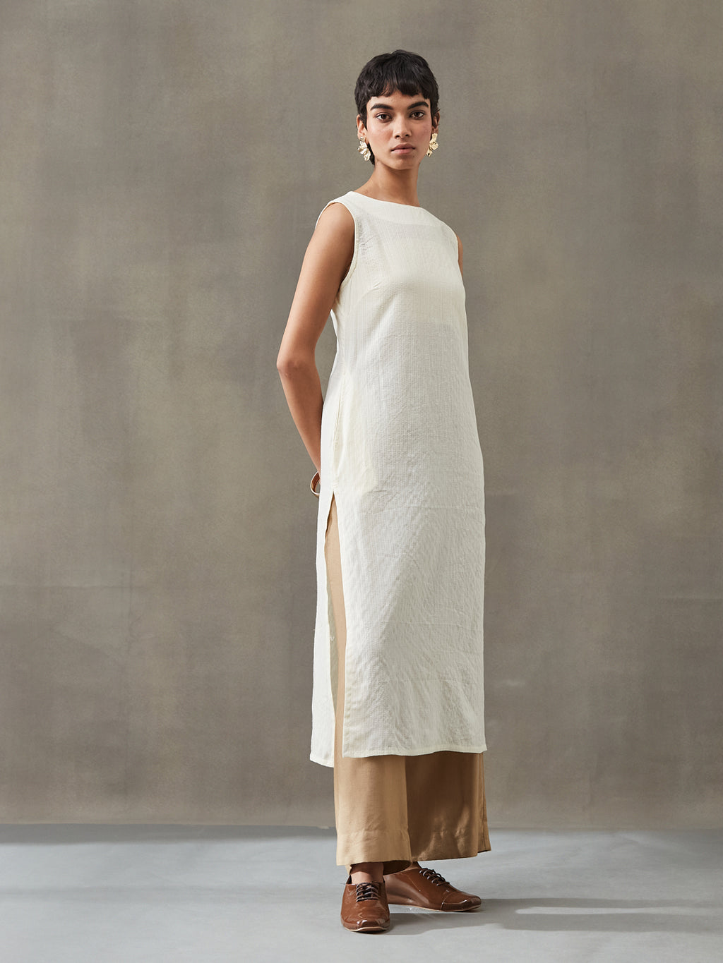 VASVI Women Cotton Solid Thread Work Straight Kurta, White