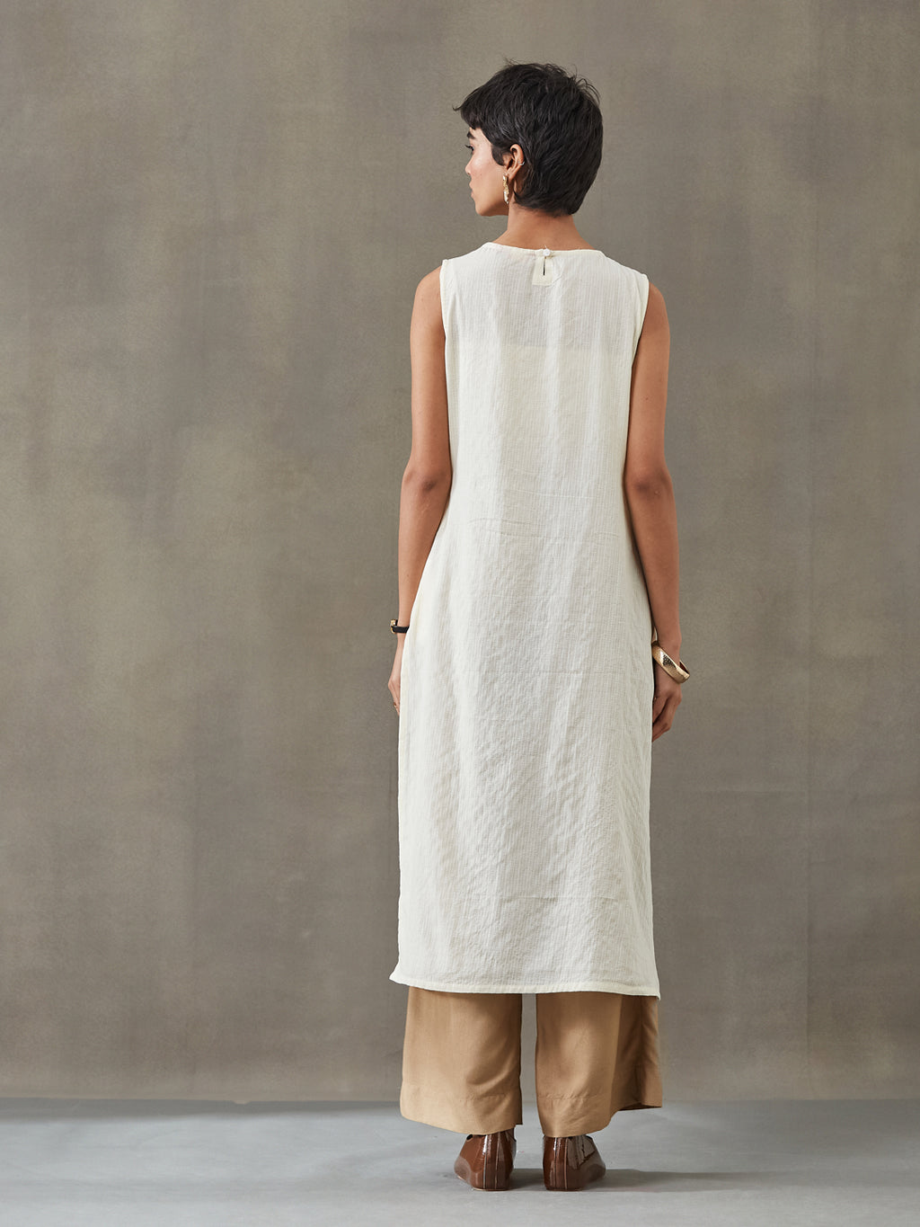 VASVI Women Cotton Solid Thread Work Straight Kurta, White