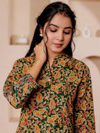 VASVI Women Cotton Kalamkari Printed Straight Kurta, Green